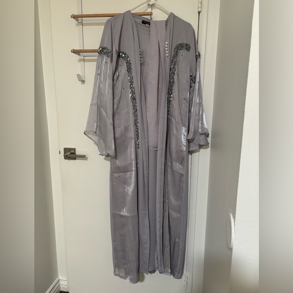 Custom made lavender sheer detailing beaded designer abaya - Picture 5 of 10